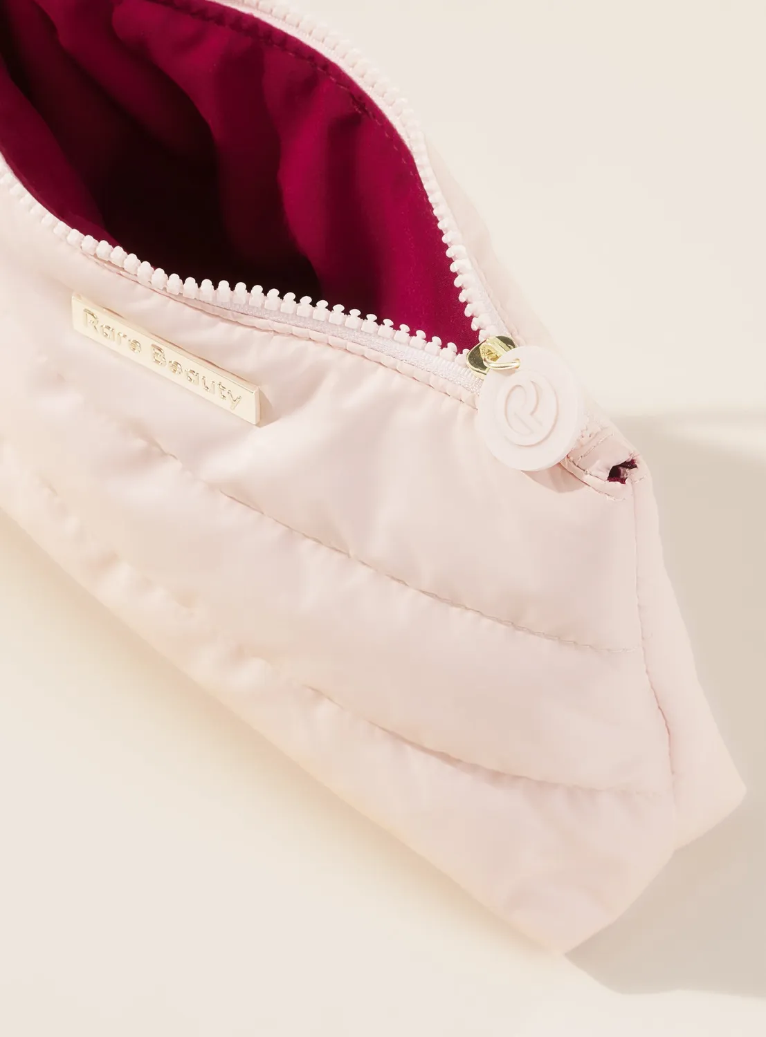 Rare Beauty Puffy trousse maquillage matelassée souple