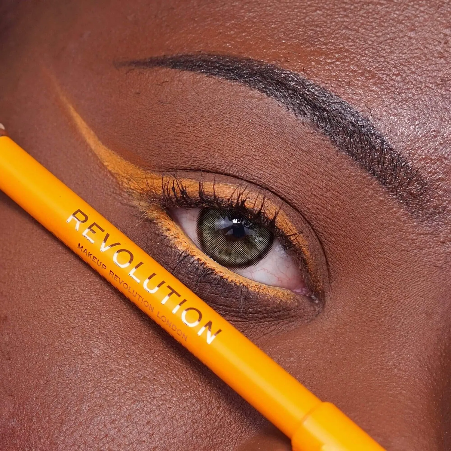 Revolution Streamline Waterline crayon yeux