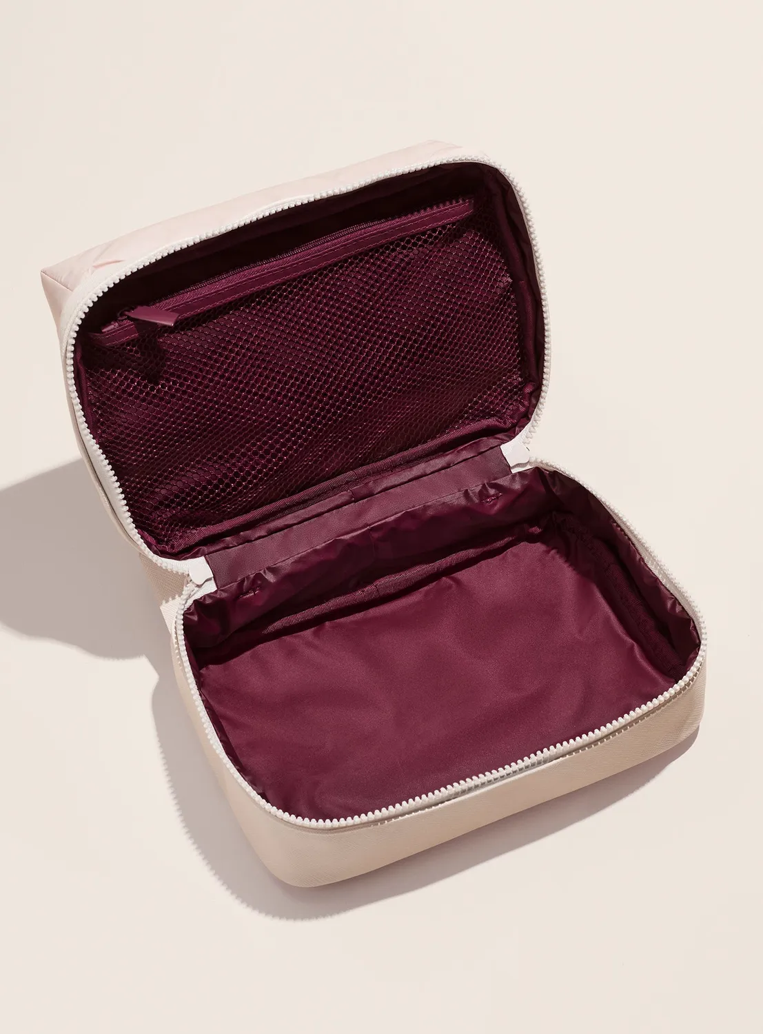 Rare Beauty Puffy trousse de toilette matelassée